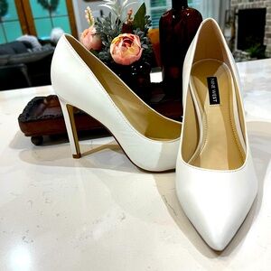 NINE WEST white pumps.